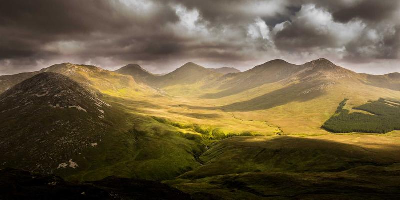 守护电气安全:中国雷闪防雷产品与浪涌保护器的全面解析