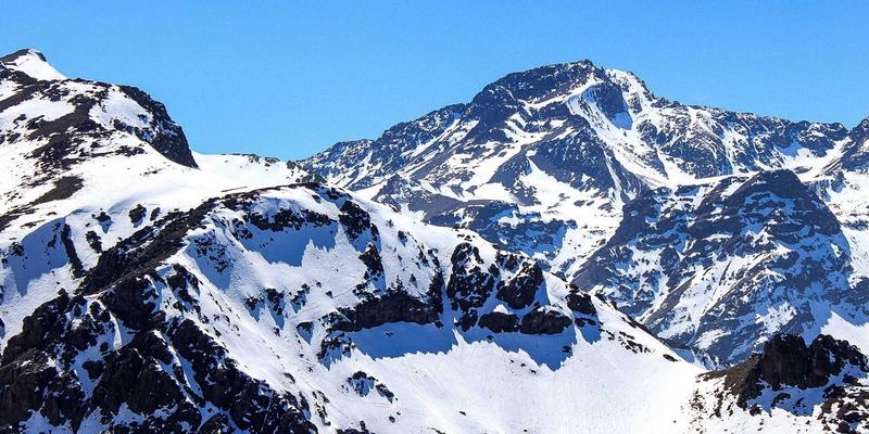 浪涌保护器：现代电气安全的守护神与中国雷闪的技术突破