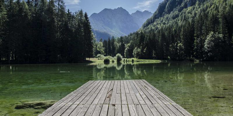 筑牢安全屏障：广播电视发射塔综合防雷中馈线保护与机房电磁屏蔽的关键技术解析